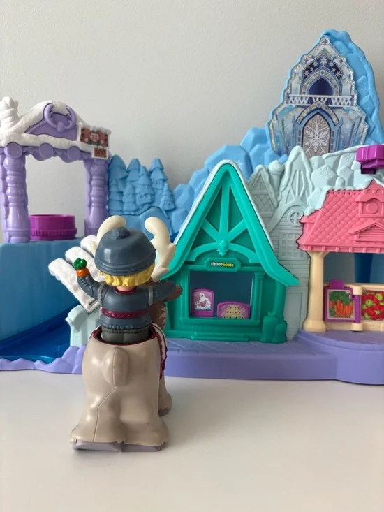 Little People- Frozen Playset with Kristoff and Sven - Picture 4 of 4